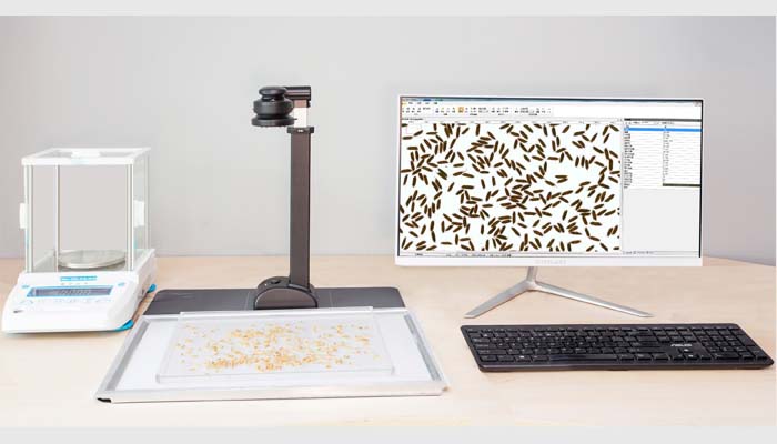 SC-G型全自動(dòng)種子考種及千粒重分析儀系統(tǒng)，考種儀，自動(dòng)考種儀，自動(dòng)考種分析儀。是根據(jù)圖像識(shí)別原理來(lái)實(shí)現(xiàn)自動(dòng)分析的。其圖像的成像方式有2種可選（高速掃描或500萬(wàn)像素拍照），目標(biāo)照明模式可在背光和普通日光之間切換?？捎糜诟黝?lèi)農(nóng)作物實(shí)粒種子的精確考種、各類(lèi)糧庫(kù)的蟲(chóng)口計(jì)數(shù)分析，以及發(fā)芽率、均勻度分析，可兼做表面光滑的昆蟲(chóng)計(jì)數(shù)或蟲(chóng)卵計(jì)數(shù)（如：米象、蚜蟲(chóng)、蠶卵、魚(yú)籽等），以及被當(dāng)作種子凈度工作臺(tái)用于種子凈度檢驗(yàn)。內(nèi)置支持網(wǎng)上在線(xiàn)升級(jí)的模塊。